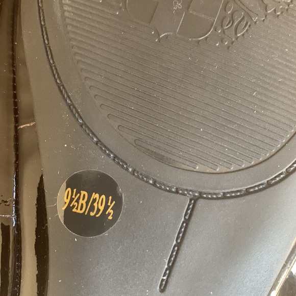 Vince Camuto Patent Leather Flats - Picture 5 of 10